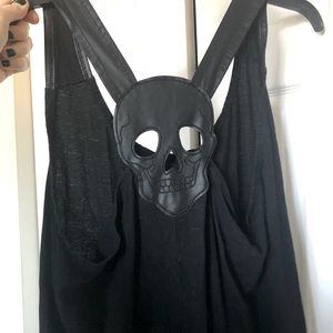 Black tank XL skull on back of shirt